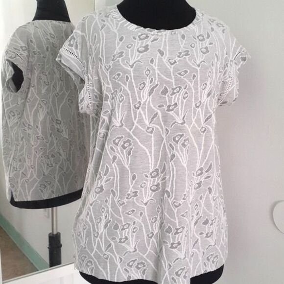 Rose & Olive Women's Gray Floral Cap Sleeve Round Neck Pullover Blouse M - Picture 5 of 14